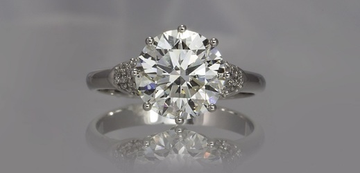 Diamantový prsten za 12 milionů. 