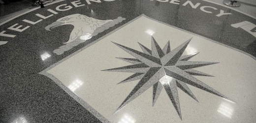 Logo CIA v centrále v Langley ve Virginii.