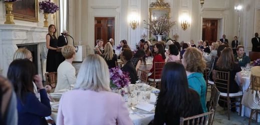 Fotografie ze slavnostního obědu v Bílém domě.