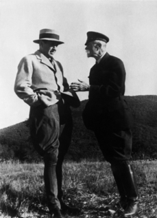 Prezident T.G. Masaryk se synem Janem (vlevo) - nedatováno.