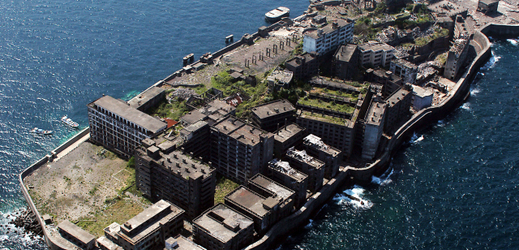 Malý japonský ostrůvek Hašima se podobá obrovské bitevní lodi.