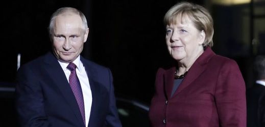 Ruský prezident Vladimír Putin a německá kancléřka Angela Merkelová.
