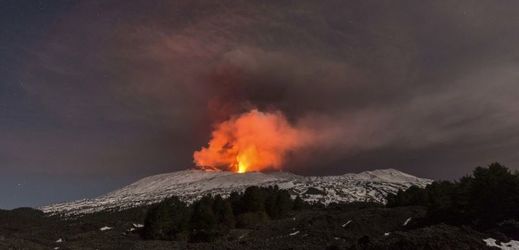 Etna je v Evropě nejvyšší činnou sopkou a zároveň druhým nejmohutnějším vulkánem.