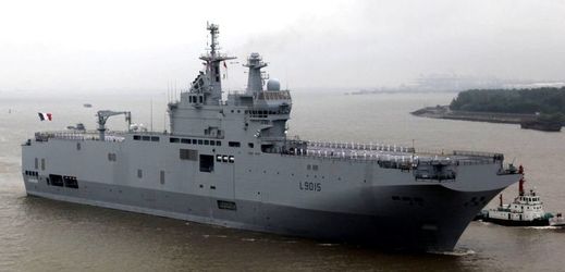 Francouzská válečná loď Mistral.