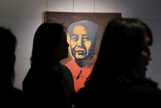 Jeden z nejvýraznějších představitelů pop-artu Andy Warhol vytvořil sérii Maových portrétů na základě fotografie tohoto komunistického vůdce, která byla otištěna v Maově Rudé knížce.