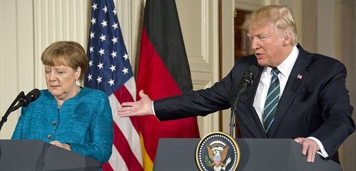 Německá kancléřka Angela Merkelová při setkání s americkým prezidentem Donaldem Trumpem.
