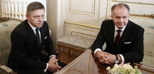 Slovenský premiér Robert Fico (vlevo) a prezident země Andrej Kiska.