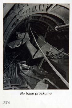 Fotografie z důlního neštěstí v Dole ČSA v Karviné, od kterého 22. března uplyne 40 let, z knihy Memento důlních nehod v českém hornictví. Publikace byla vydána v roce 2008.