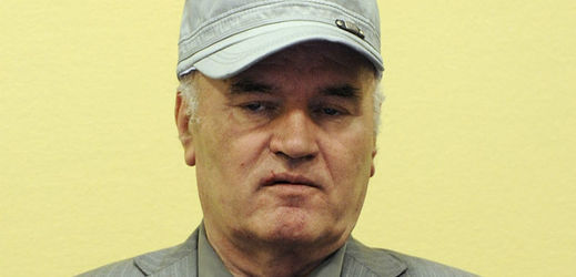 Ratko Mladić při soudním procesu. 