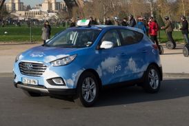 Hyundai ix35 s vodíkovým pohonem jezdí v Paříži jako taxi.