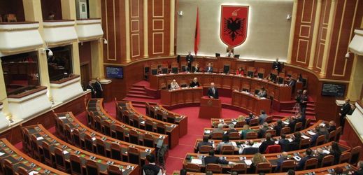 Albánský parlament v Tiraně (ilustrační foto).