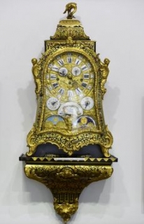 Barokní hodiny pochází přibližně z roku 1740.