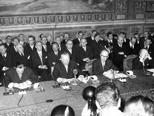 Před 60 lety tam podepsali zástupci vlád Francie, tehdejšího západního Německa, Itálie, Belgie, Nizozemska a Lucemburska takzvané římské smlouvy.