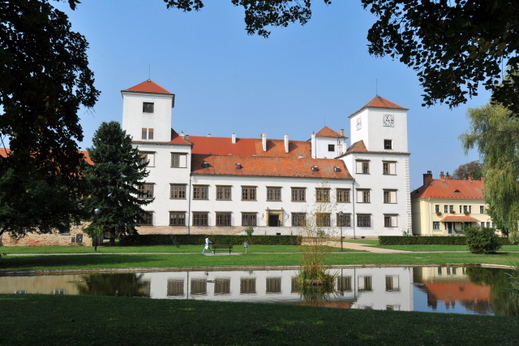 Zámek Bučovice je renesanční stavba, která patří k stavitelským památkám města Bučovice a dominuje zdejšímu centru města.