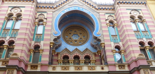 Jeruzalémská Synagoga v Jeruzalémské ulici je největší a nejmladší synagoga v Praze.