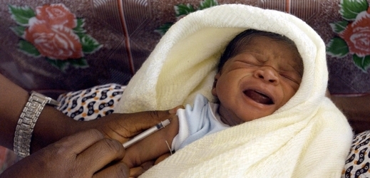 Zdravotní prevence, očkování afrického kojence.