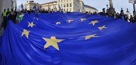 Prahou prošel 25. března pochod pro Evropu (March for Europe), který připomenul založení Evropské unie a upozornil na Bílou knihu o budoucnosti Evropy. Ta byla také předmětem jednání na summitu v Římě ve stejný den.
