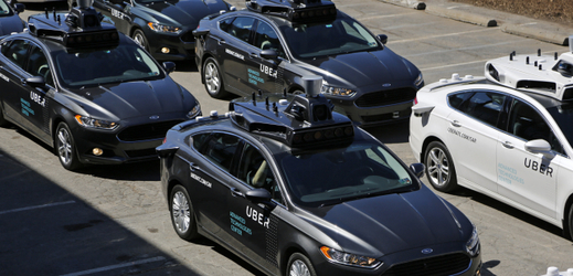 Samořizené automobily taxislužby Uber Technologies.