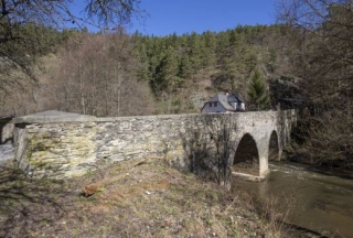 Jeden z nejstarších kamenných mostů v ČR byl postaven v letech 1335 až 1340.