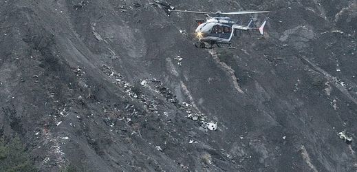 Podle vyšetřovatelů navedl pilot letadlo záměrně do horského masivu.