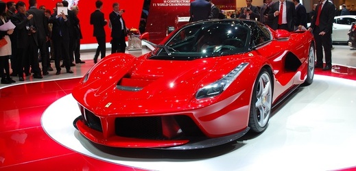 Luxusní vůz značky, kterou založil Enzo Ferrari a nese také jeho jméno.