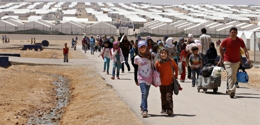 První peníze na pomoc uprchlíkům a státům čelícím migračním tlakům půjdou na uprchlický tábor Azrak v Jordánsku.