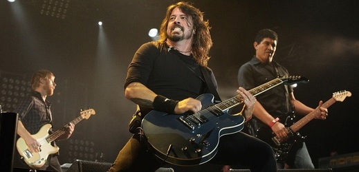 Na britském festivalu v Glastonbury vystoupí i Foo Fighters.