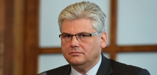 Ministr zdravotnictví Miloslav Ludvík.