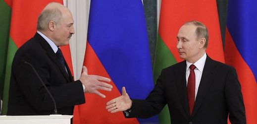 Běloruský prezident Alexandr Lukašenko a Vladimir Putin.