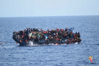 Uprchlíci se snaží za každou cenu dostat do jiné země (ilustrační foto).
