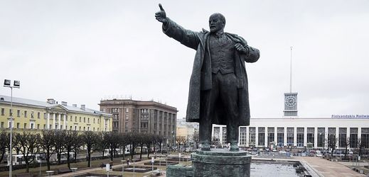 Socha Lenina v Petrohradě.