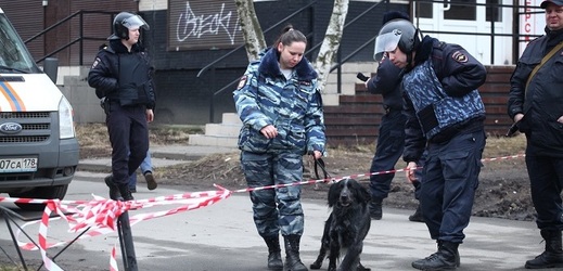Petrohradské úřady popřely zprávy médií o explozi v šestnáctipodlažním domě.