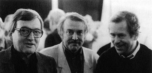 Alexandr Kliment, Pavel Kohout a Václav Havel. Snímek Oldřicha Škáchy z knihy Alexandra Klimenta Tři žíně.