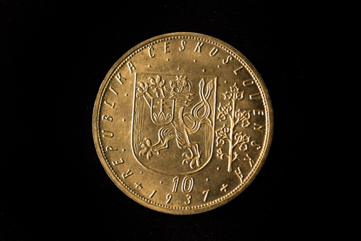 Zlatý svatováclavský desetidukát byl na aukci v Praze vydražen za 14,7 milionu korun.
