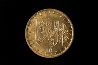 Zlatý svatováclavský desetidukát byl na aukci v Praze vydražen za 14,7 milionu korun.