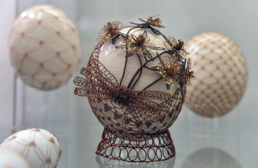 Historie drátenického řemesla sahá až do pravěku, kdy lidé takto vyráběli z drátu šperky a ozdoby.