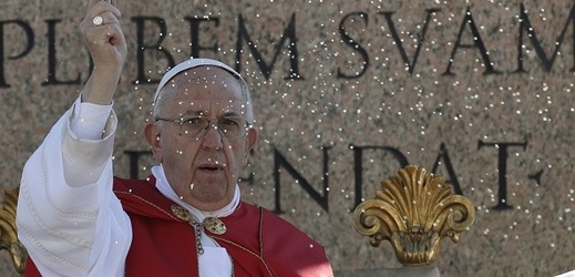Papež František zahájil pašijový týden.