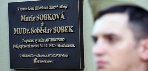 Pamětní deska manželům Sobkovým byla odhalena 10. dubna v Praze při příležitosti 75. výročí operace Anthropoid.