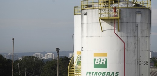 Korupční skandál kolem státní firmy Petrobras. 