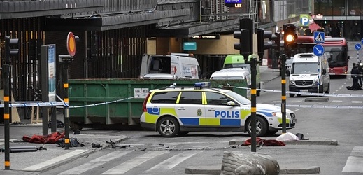 Útočník ze Stockholmu měl nejméně dvě identity.