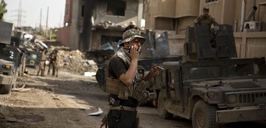 Příslušník iráckých speciálních sil v Mosulu.
