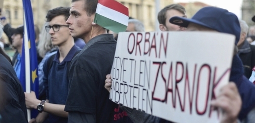 Protesty v Maďarsku. Kontroverzní úprava vysokoškolského zákona narazila na silnou kritiku.