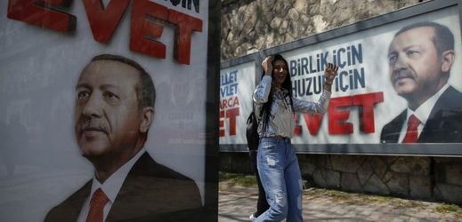 Erdoğanovy billboardy v Istanbulu.
