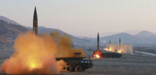 Testování raket v Severní Koreji. 