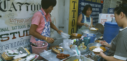 Pouliční kuchyně v Bangkoku mají uvolnit místo chodcům.