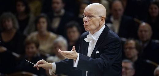 Koncert České filharmonie pod vedením dirigenta Jiřího Bělohlávka.