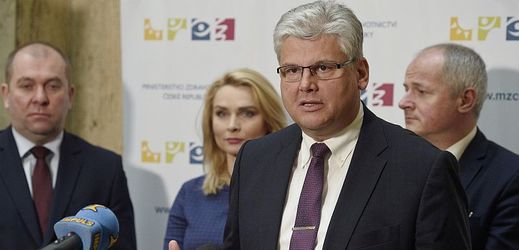 V Praze se o přední pozici na kandidátce ČSSD uchází i ministr zdravotnictví Miloslav Ludvík (na snímku v popředí).