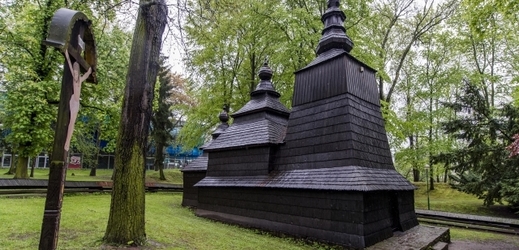 Radnice Hradce Králové by chtěla do konce roku 2018 opravit unikátní dřevěný kostel svatého Mikuláše z přelomu 16. a 17. století. Oprava by měla přijít asi na 20 milionů korun.