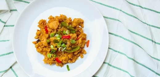 Kuře s rýží z jedné pánve podle blogerky Sandry Šlajchové.