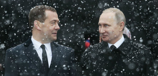 Dmitrij Medvěděv s ruským prezidentem Vladimirem Putinem. 